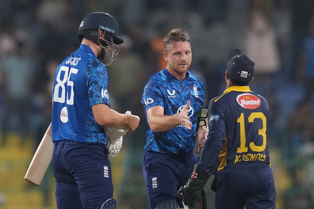 England win second ODI by five wickets, making Tuesday's final game a series decider England win second ODI by five wickets